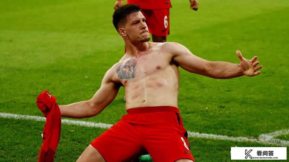 近日有关巴萨与法兰克福前锋约维奇的消息众多,你怎么看? 近日有关巴萨与法兰克福前锋约维奇的消息众多,你怎么看?