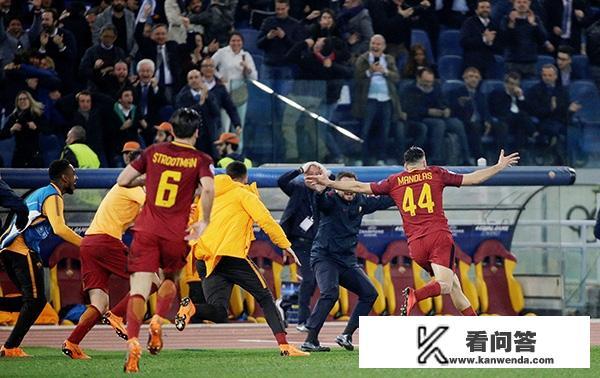 传控足球的代表曼城、巴萨欧冠8强全部出局，到底出了什么问题？