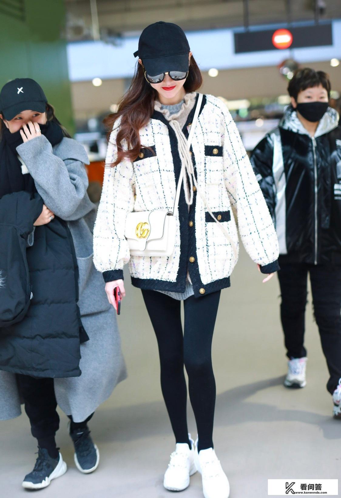 小视频美女不是露大腿，就是穿丝袜或紧身裤，大冬天为啥不冷？