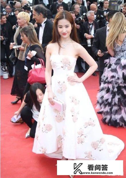 历届戛纳红毯上你见过最惊艳的女星是谁? 历届戛纳红毯上你见过最惊艳的女星是谁?