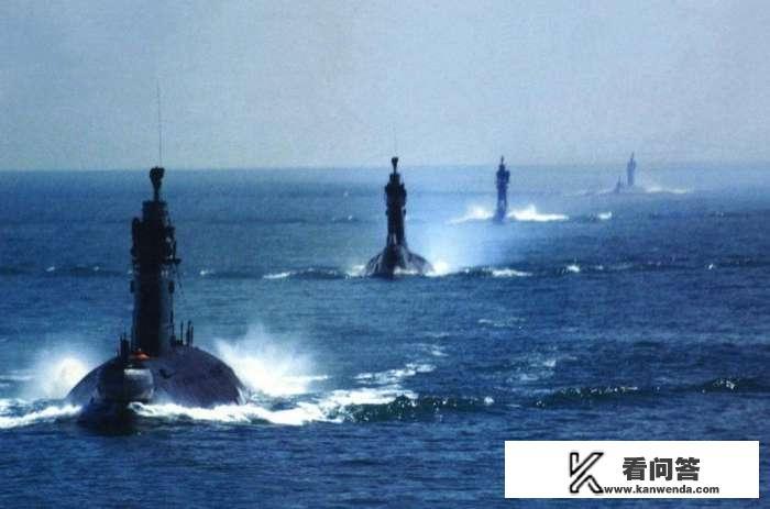 迷你潜艇同时搭载蛙人, 会改变今后海战格局吗？