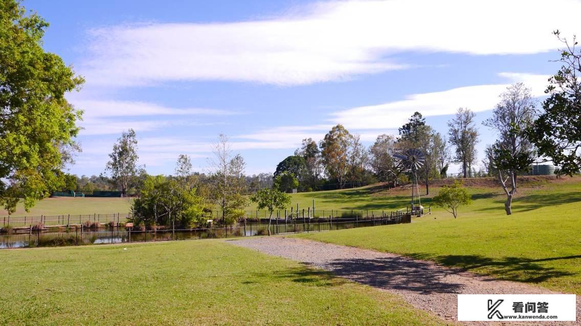 从黄金海岸狂想曲酒店如何到龙柏考拉动物园？时间需要多久？龙柏考拉动物园是否值得一去？