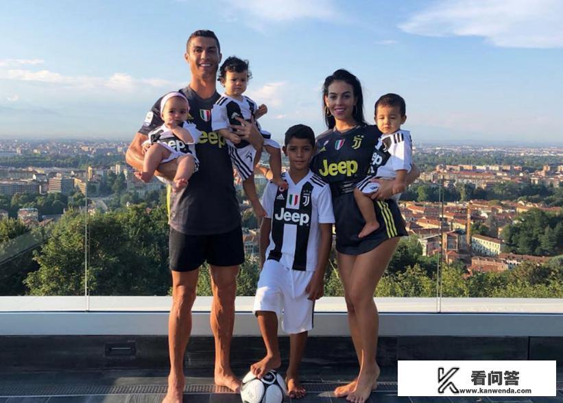 欧冠淘汰赛面对阿贾克斯，你觉得C罗上演大四喜的可能性有多大？