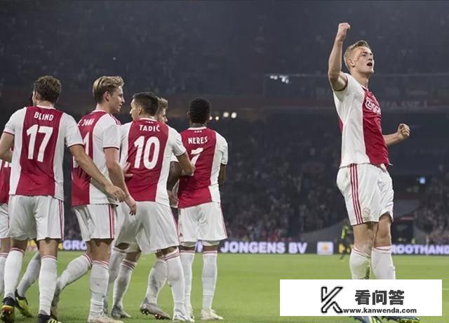 火力强大！阿贾克斯单赛季前52场进156球打破队史纪录，均场3球，获得欧冠冠军概率大吗？