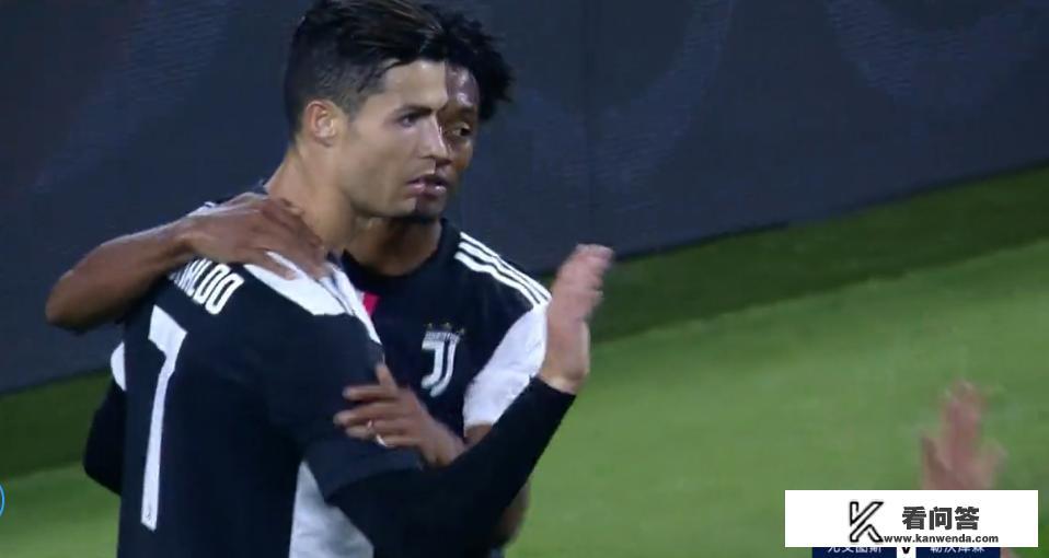 欧冠小组赛第二轮,C罗破荒帮助尤文锁定胜局,为什么庆祝时他面无表情? 欧冠小组赛第二轮,C罗破荒帮助尤文锁定胜局,为什么庆祝时他面无表情?