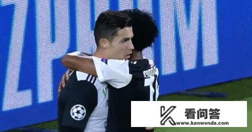 欧冠小组赛第二轮,C罗破荒帮助尤文锁定胜局,为什么庆祝时他面无表情? 欧冠小组赛第二轮,C罗破荒帮助尤文锁定胜局,为什么庆祝时他面无表情?