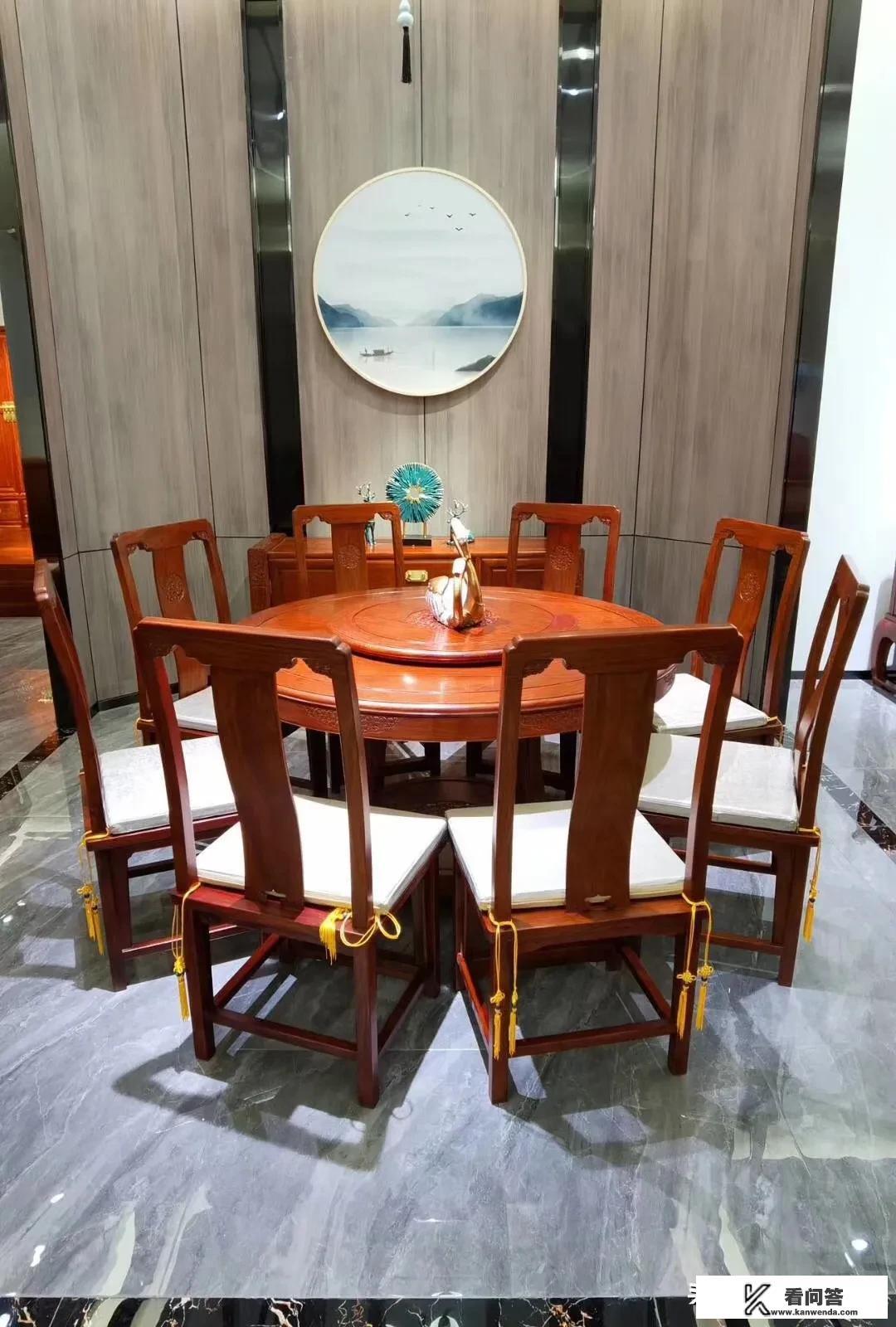 想换一个新中式风格的圆形餐桌，买什么样子的好？