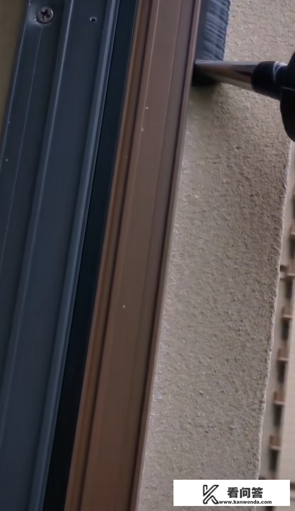 窗户打胶的正确方法？