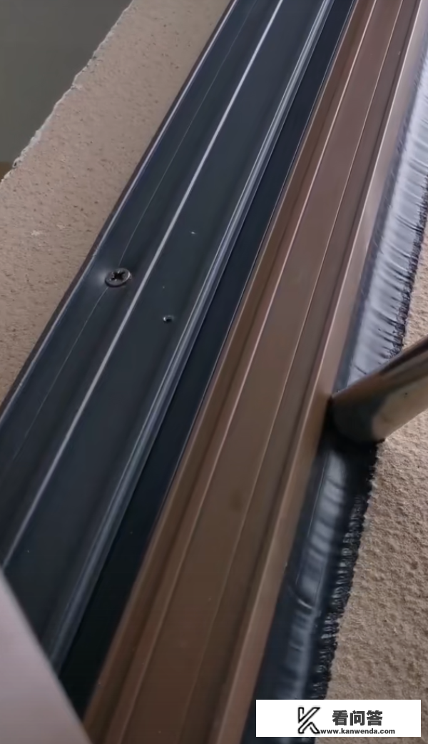 窗户打胶的正确方法？