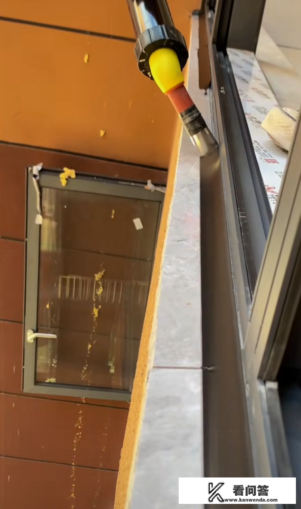 窗户打胶的正确方法？