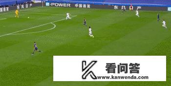 本周欧冠同样上演帽子戏法，本泽马和莱万谁更强？