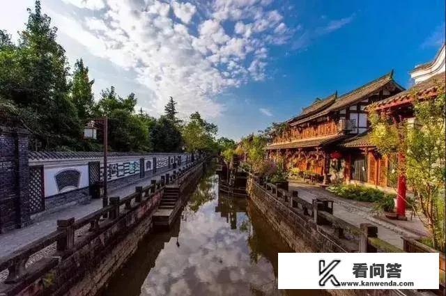 成都附近100公里内，最好玩的景点和古镇你认为是哪里？