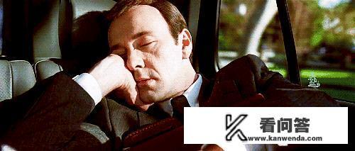 电影《美国丽人》中Angela和Jane究竟有没有真正的友情？