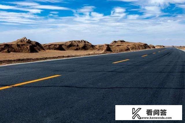 从甘肃去新疆自驾游走哪条线自然风光比较好且路好走？
