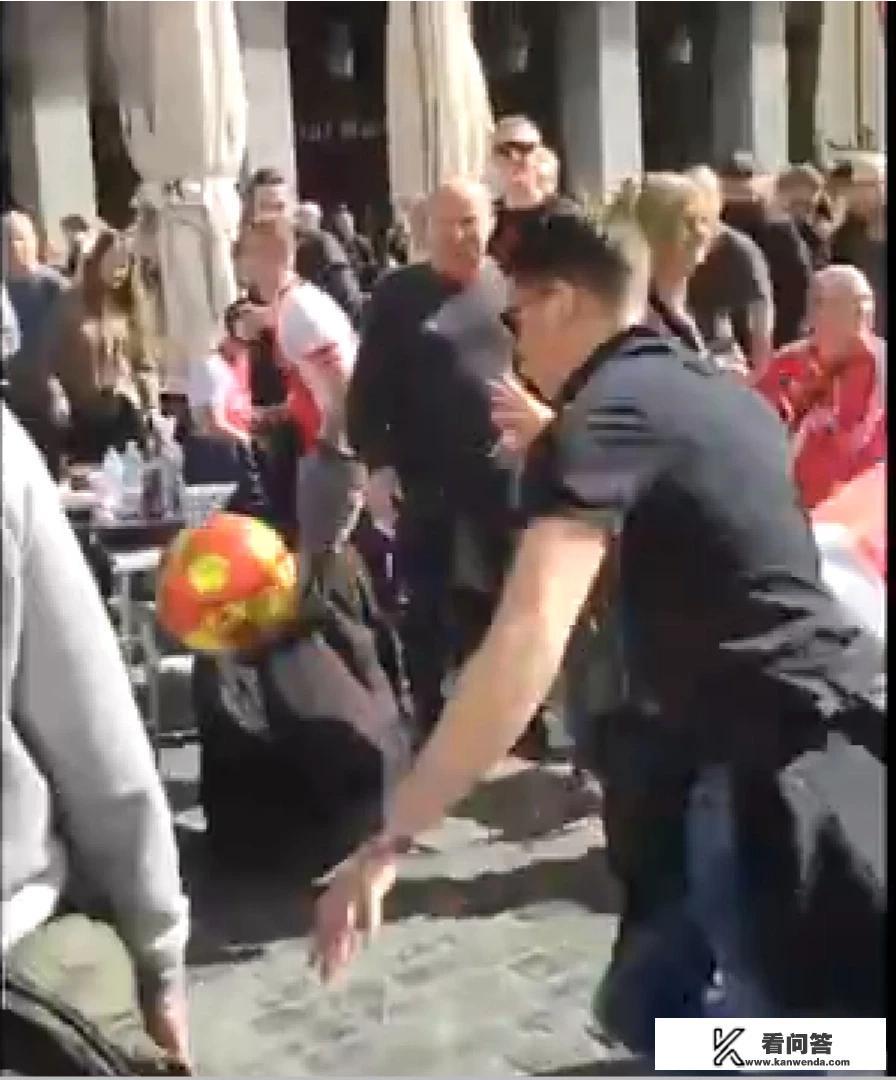 阿贾克斯球迷在场外一脚射中体育场上空的皇马队旗，你怎么看？