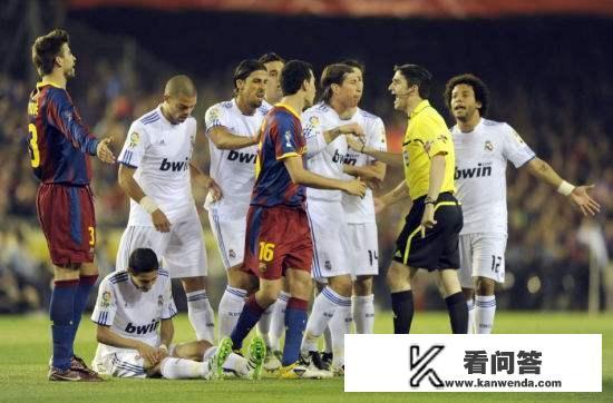 皇马和巴萨在未来一个月将进行3场国家德比,你觉得巴萨皇马会出全主力吗?如果死磕会不会拖累欧冠? 皇马和巴萨在未来一个月将进行3场国家德比,你觉得巴萨皇马会出全主力吗?如果死磕会不会拖累欧冠?