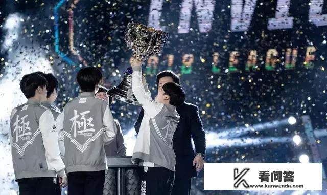 lol端游玩家回馈奖励都一样的吗？