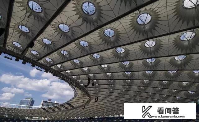 欧冠决赛仅上半场，萨拉赫和卡瓦哈尔就先后因伤遗憾离场，你怎么看？