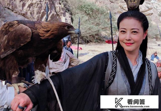 51岁的周海媚素颜年轻吗？