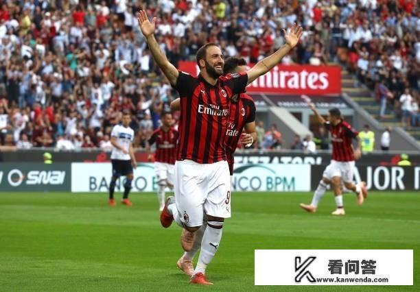 米兰2-2被亚特兰大绝平,这到底是球员的失误,还是教练的责任?如何看待这场比赛? 米兰2-2被亚特兰大绝平,这到底是球员的失误,还是教练的责任?如何看待这场比赛?