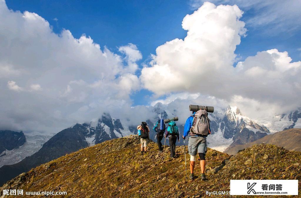 有人说最近这么多人徒步旅游，他们真正的目的是什么？是赚钱维持生计或者想成网红还是锻炼身体？