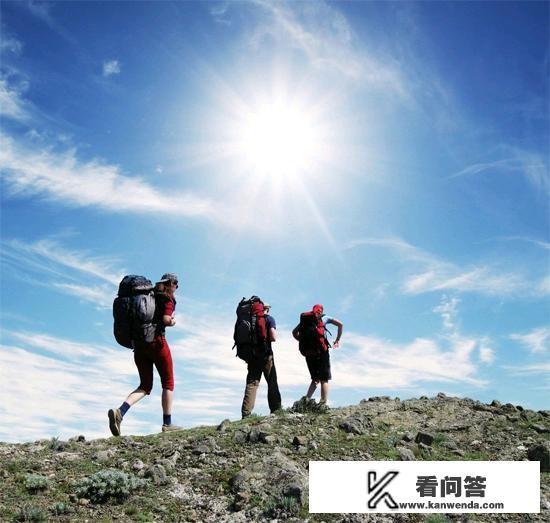 有人说最近这么多人徒步旅游，他们真正的目的是什么？是赚钱维持生计或者想成网红还是锻炼身体？