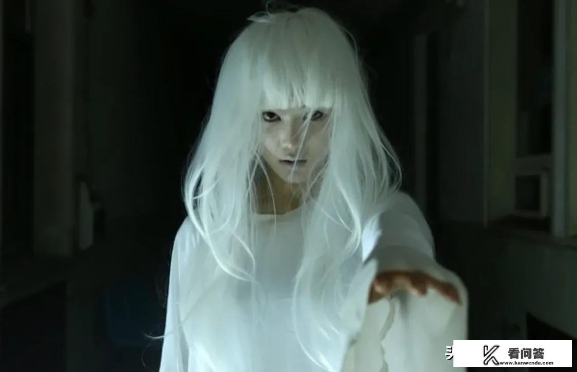 小小梦魇女人坐电梯怎么过？