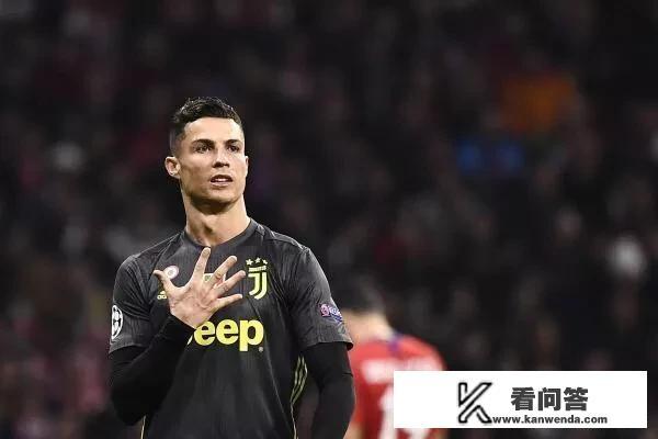 C罗在欧冠用5根手指嘲讽床单军团,可西班牙女星亮出19根指头予以还击,你怎么? C罗在欧冠用5根手指嘲讽床单军团,可西班牙女星亮出19根指头予以还击,你怎么?